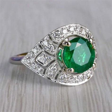 Stunning Vintage Art Deco Round Emerald Ring