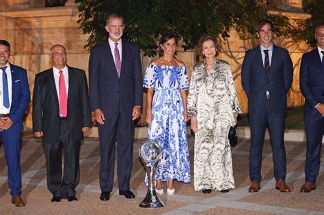 Los Looks Inolvidables De La Reina Letizia Que Han Deslumbrado En