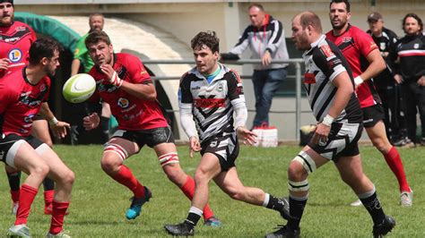 Rugby malgré la défaite le Stade Poitevin reste dans la course pour