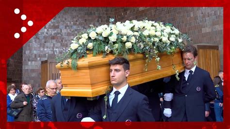 Milano Funerali Julia Ituma L Uscita Del Feretro YouTube