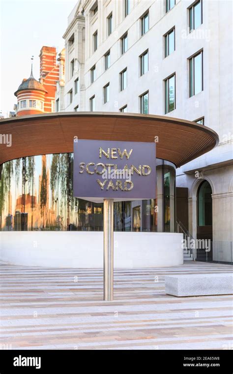 New Scotland Yard Sign Building Exterior Scotland Yard Headquarters Of