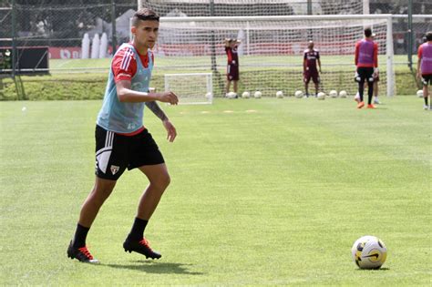 São Paulo precisa vencer para fugir da zona de rebaixamento