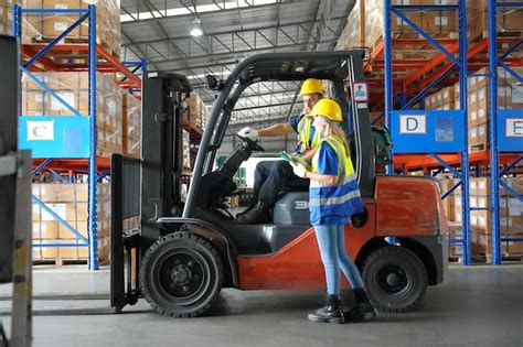 Premium Photo Storehouse Workers Are Checking Stock And Inventory In