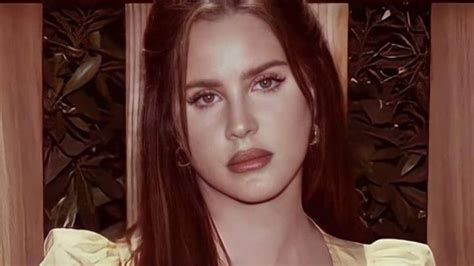 Lana del Rey adelanta portada y canción de su nuevo disco Blue Banisters