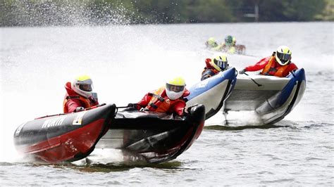 Motorboot Weltcup in Grünau Mit 100 km h im Schlauchboot übers Wasser