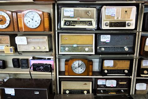 China Wuhan Flea Market Area Vintage Clocks And Radios At Small Corner