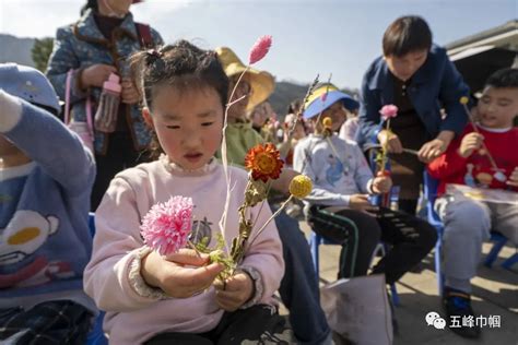 亲子互动 三月春花绽放，感恩今生有你澎湃号·政务澎湃新闻 The Paper