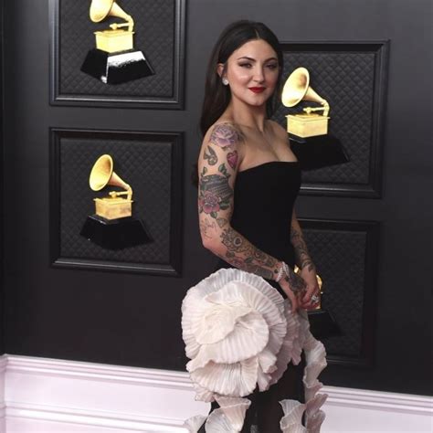 Julia Michaels En La Alfombra Roja De Los Premios Grammy 2021