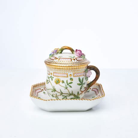 Royal Copenhagen Flora Danica Cremekopp Med Fat Och Lock Porslin