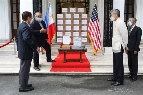 Executive Secretary Salvador Medialdea Chats With Health Secretary