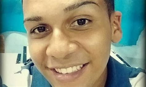 Jovem Morto No Jacarezinho Teria Sido Confundido Com Traficante