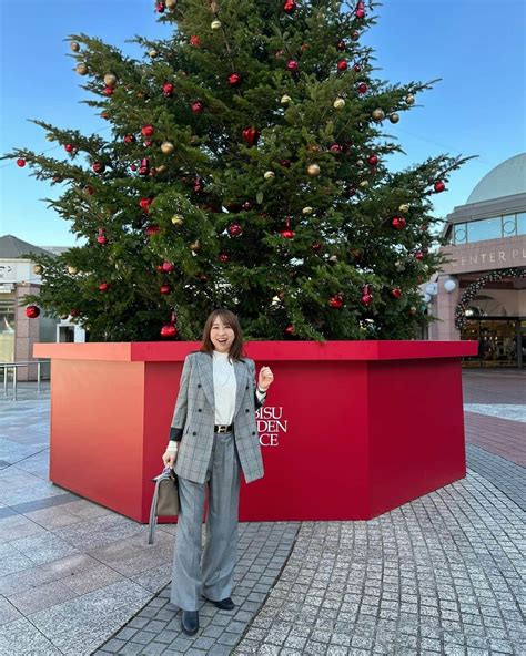 あいりさんのインスタグラム写真 あいりinstagram「グレーコーデ🩶 もう街はクリスマスモードですね🎄 40代ファッション