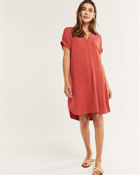 Short Sleeve Split Neck Shift Dress Regular Reitmans