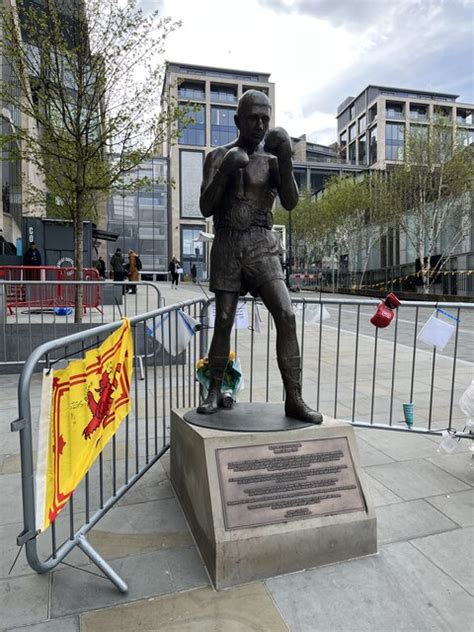 Statue Of Ken Buchanan Mbe World Jennifer Petrie Cc By Sa