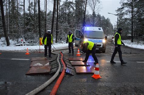 Kamieniec gm Cewice Pół doby strażacy walczą już z pożarem ubrań