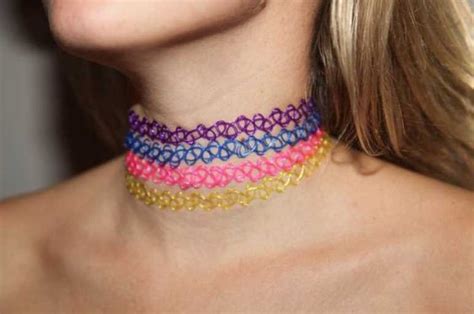 Chokers from the 2000s Tendencias en joyería Tatuaje gargantilla