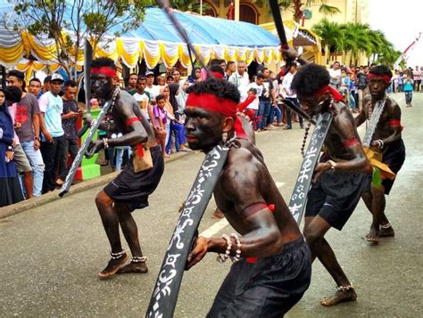 Sejarah Tari Cakalele, Tarian Perang Yang Unik Dari Tanah Maluku - Sering Jalan