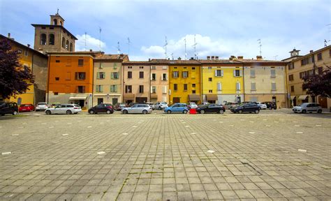 SCANDIANO PIAZZA FIUME POPOLARE E COLORATA Racchiusa Su Flickr