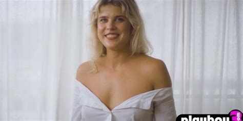 Perfect Blonde Model Shows Amazing Body And Posed Totally Naked And Wet