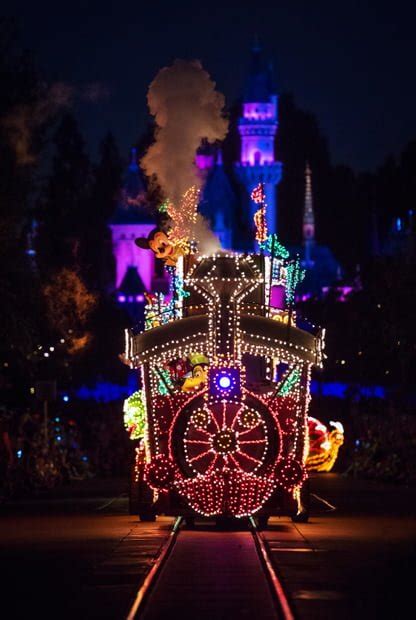 Main Street Electrical Parade at Disneyland - Disney Tourist Blog