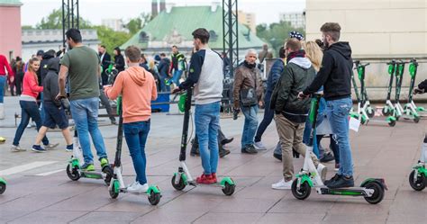 Czy Hulajnog Elektryczn Mo Na Je Dzi Po Chodniku Motoryzacja W