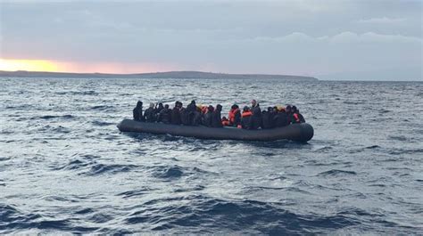 Ayvalık açıklarında 47 düzensiz göçmen kurtarıldı