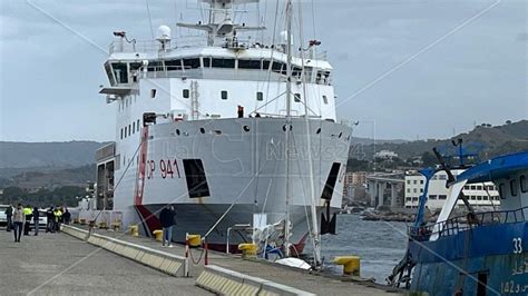 Reggio Calabria Giunti Migranti Al Porto A Bordo Della Nave Diciotti