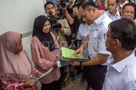 Penyerahan Sertifikat Kepada Penghuni Huntap Di Palu Antara Foto