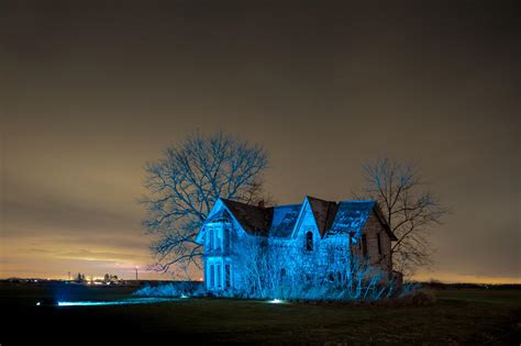 The Most Photographed Abandoned House in Canada At Night : r/pics