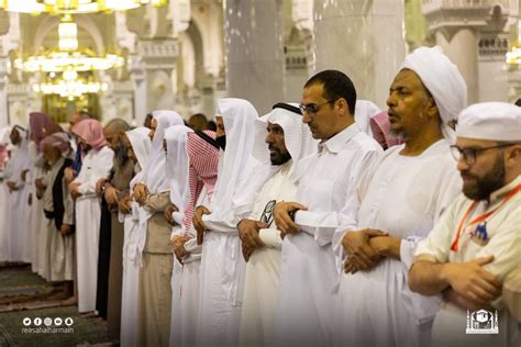 📸 صور المصلون يؤدون صلاة أول تراويح في رمضان بـ المسجدالحرام