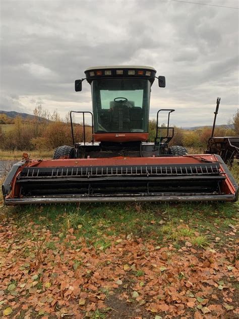 1998 Hesston 8450 Self Propelled Windrowers And Swather 18500