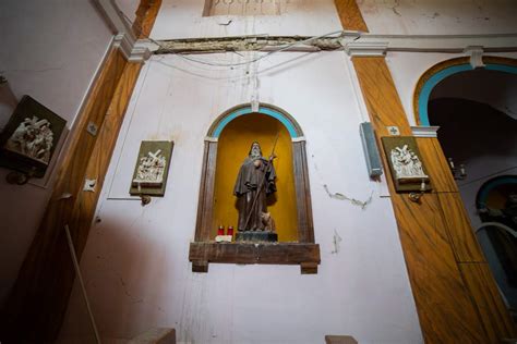 Marche La Chiesa Diroccata Tra Le Macerie Spunta La Vegetazione