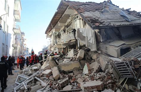 Terremoto In Turchia 5 Mila Morti Disperso Un Italiano Corriere CE