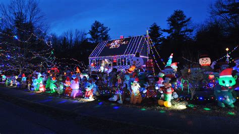 Where should I go see Christmas lights? Here's a holiday display map