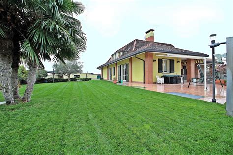 Cavenago Di Brianza Villa Con Piscina In Vendita Casa Style