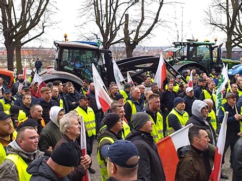 W Szczecinie Odby Si Protest Rolnik W Zjecha O Si Ponad