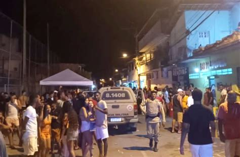 Pol Cia Militar Encerra Festas Tipo Pared O Em Santo Ant Nio De Jesus