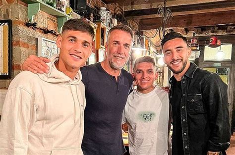 See: Torreira returns to Florence for dinner with Fiorentina legend ...