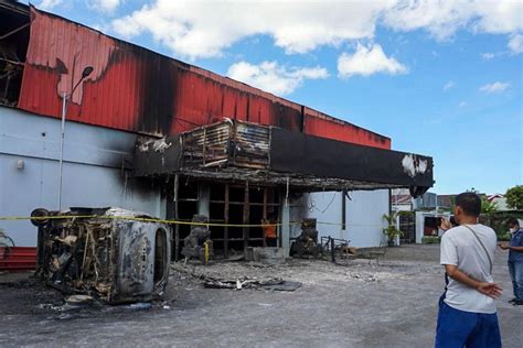 Pelo Menos Mortos Em Confrontos E Inc Ndio Em Discoteca Na Indon Sia