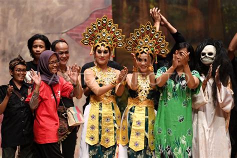 PENTAS TEATER SUNDA MISS TJITJIH ANTARA Foto