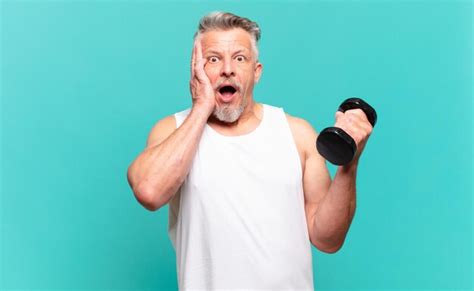 Hombre Atleta Senior Que Se Siente Feliz Emocionado Y Sorprendido