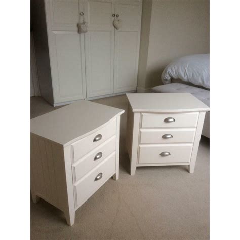 2x Antique White Bedside Tables In Excellent Condition From Benson For