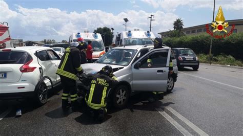 Incidente Stradale Sulla Ss A Passo Vecchio Crotone Tre Auto