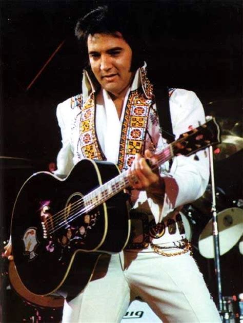 Elvis On Stage In Huntsville In May 31 1975 Elvis Presley Elvis Presley Photos Elvis Presley