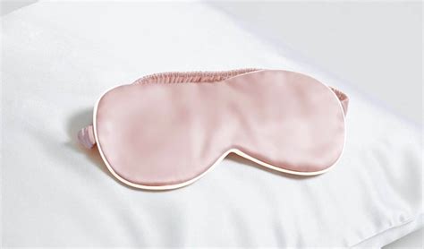 Silk Eye Masks: Unlocking a Restful Journey Anywhere