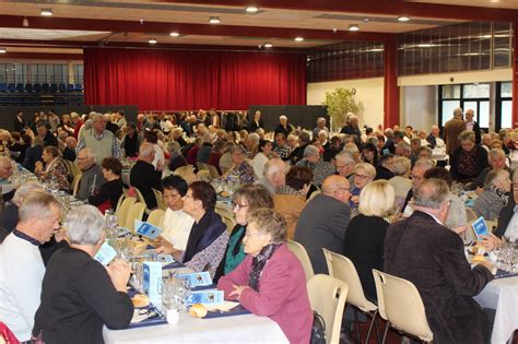 EN IMAGES Pour le Noël des seniors à Argentan 535 convives au repas