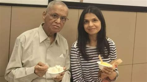 Bengaluru ‘icons Narayana Murthy Akshata Try Out Popular Ice Cream In