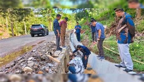 Bukan Hanya Tak Sesuai Bestek Proyek Pengaspalan Jalan Ini Amburadul