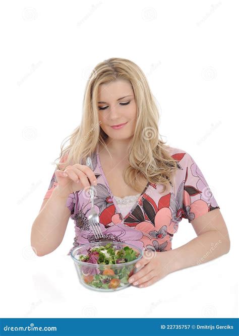 Mulher Bonita Que Come A Salada Vegetal Imagem De Stock Imagem De