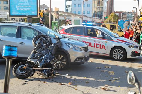 Fotos Herido Un Motorista En Un Accidente De Tr Fico En Gij N El